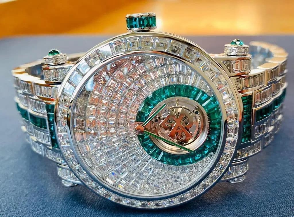 Throne Black Gallery Image 6