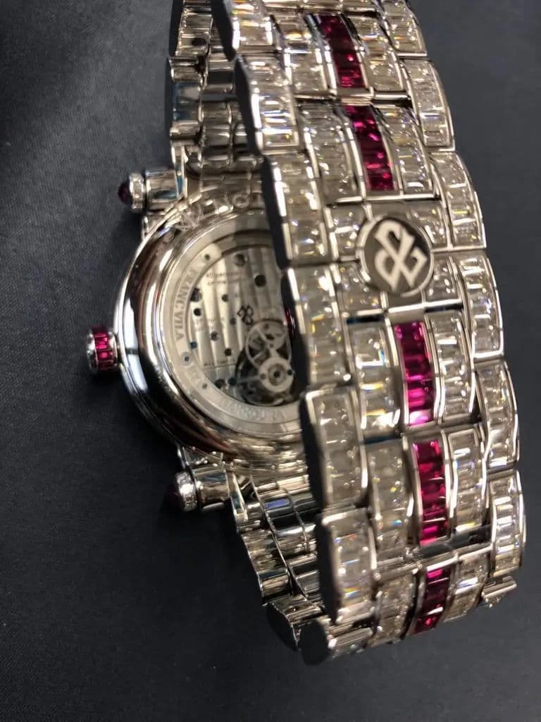 Throne Black Gallery Image 5