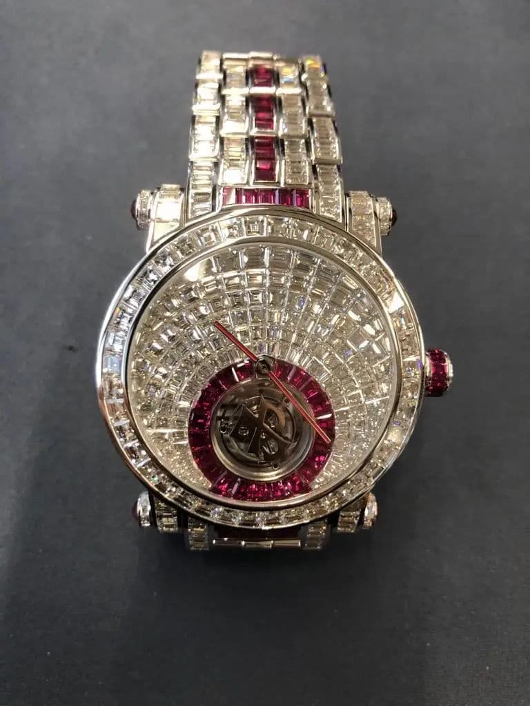 Throne Black Gallery Image 4